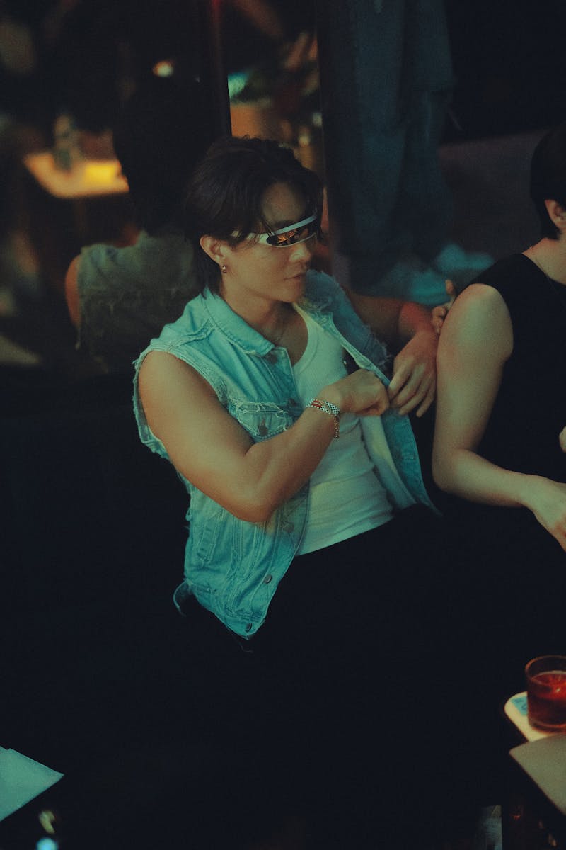 Smart glasses with built-in camera